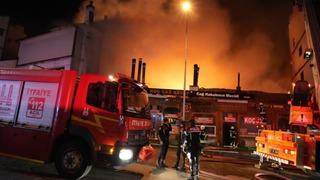 Erzurum’da cağ kebabı dükkanlarında çıkan yangın evlere ve otele sıçradı