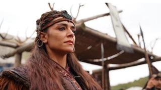 Kırgın Çiçekler'in Feride'si İpek Karapınar yönetmen Ali Balcı ile evlendi! İşte düğünden ilk kareler... 