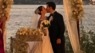 Ezgi Şenler çocukluk aşkıyla evlendi! Düğünden ilk kareler geldi