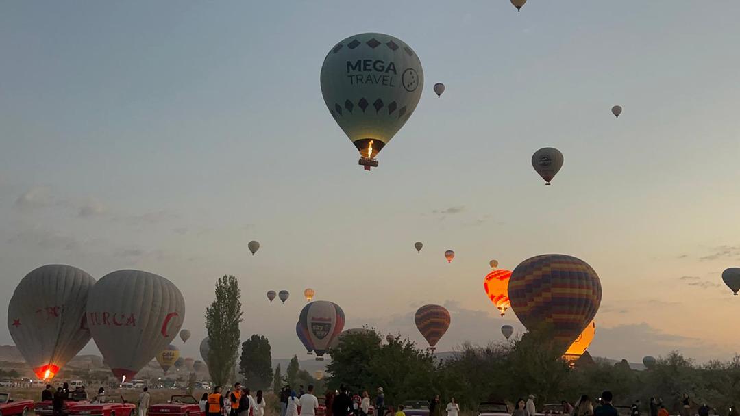 Kapadokya da balonlar, Türk bayrakları ile havalandı! 1