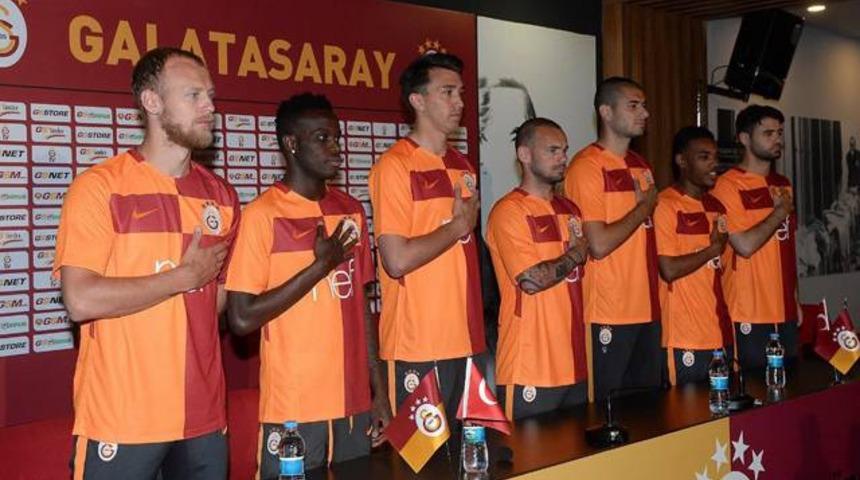 Galatasaray yeni sezon iç saha formasını tanıttı