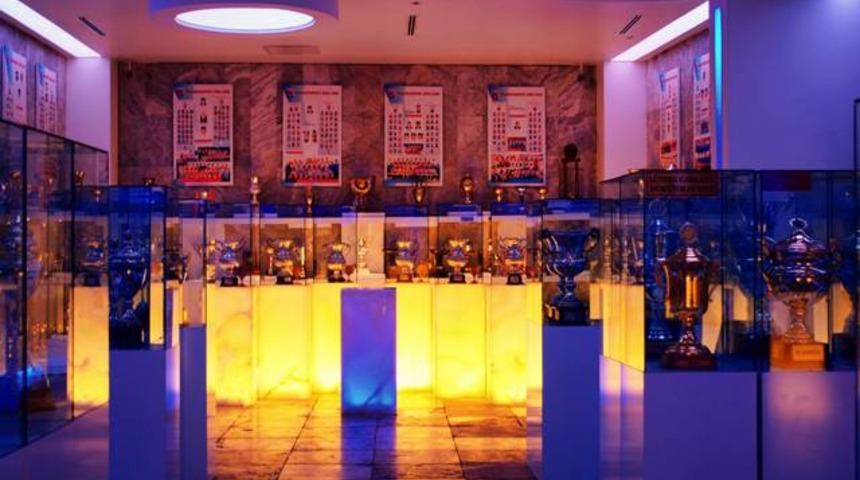 Trabzonspor'un kupalarına haciz geldi