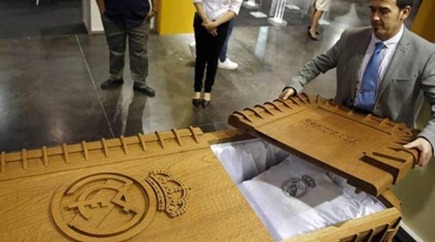  'Real Madrid' tabutları 15 bin Euro'dan satışa &ccedil;ıktı