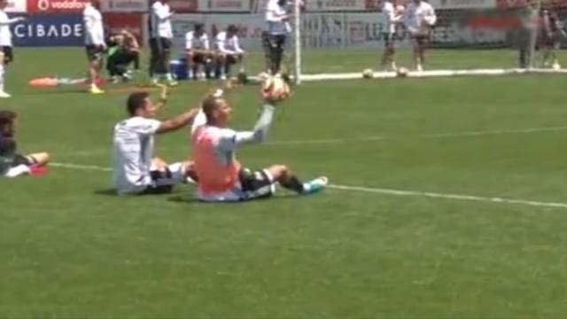 Adriano ve Quaresma'dan Demba Ba'ya şarkılı kutlama