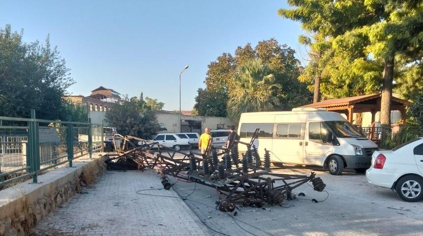 K&ouml;m&uuml;r y&uuml;kl&uuml; kamyon, az daha faciaya neden oluyordu