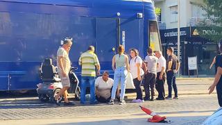 Engelli vatandaş akülü aracıyla tramvaya çarptı