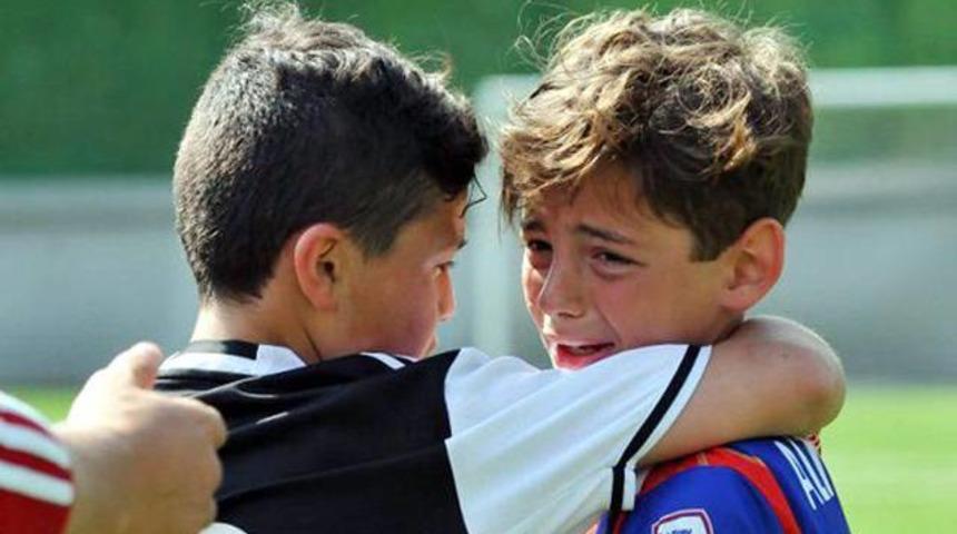 Beşiktaşlı minik futbolcudan büyüklere ders!