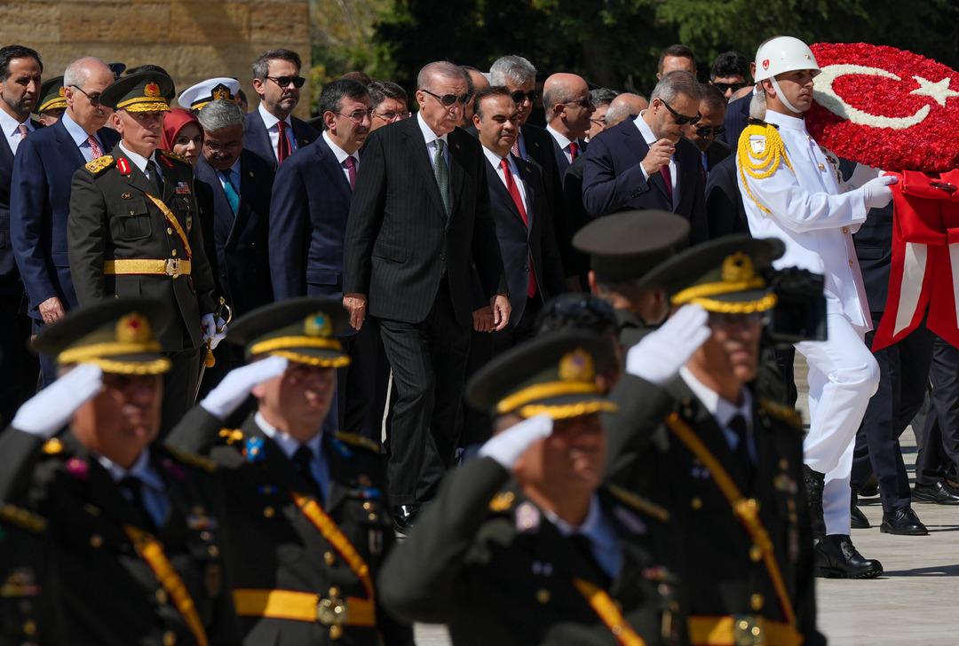 Cumhurbaşkanı Erdoğan ve devlet erkanı Ata nın huzurunda! "Emanetimiz emin ve ehil koridorlarda" 2