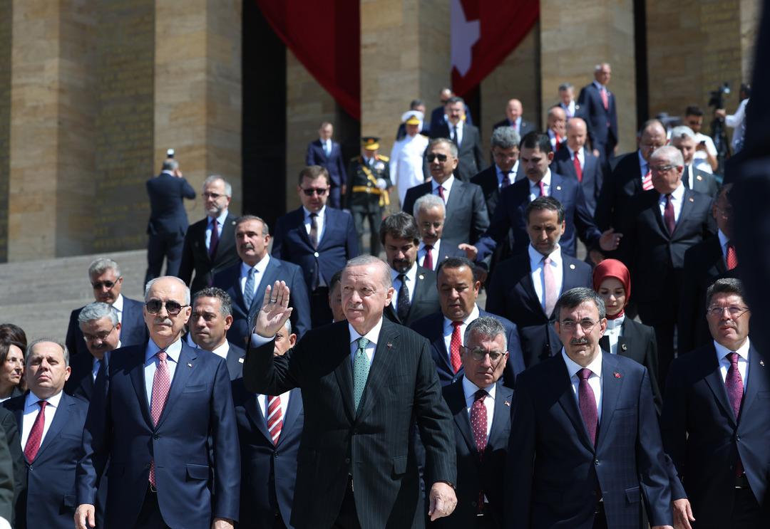 Cumhurbaşkanı Erdoğan ve devlet erkanı Ata nın huzurunda! "Emanetimiz emin ve ehil koridorlarda" 4