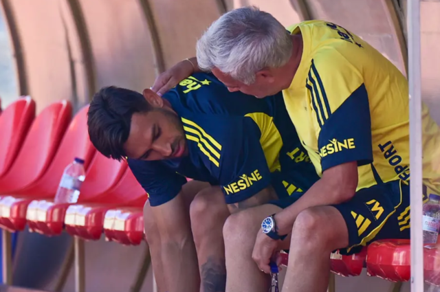 Mourinho'nun ayrılık haber gelir gelmez paylaştı! İrfan Can Kahveci'nin eşinden olay paylaşım...