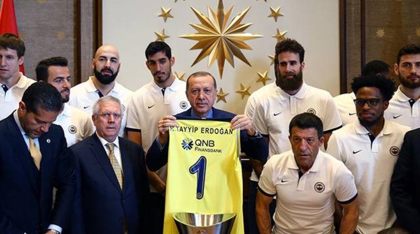 Fenerbah&ccedil;e Euroleague kupasını Cumhurbaşkanı'na g&ouml;t&uuml;rd&uuml;