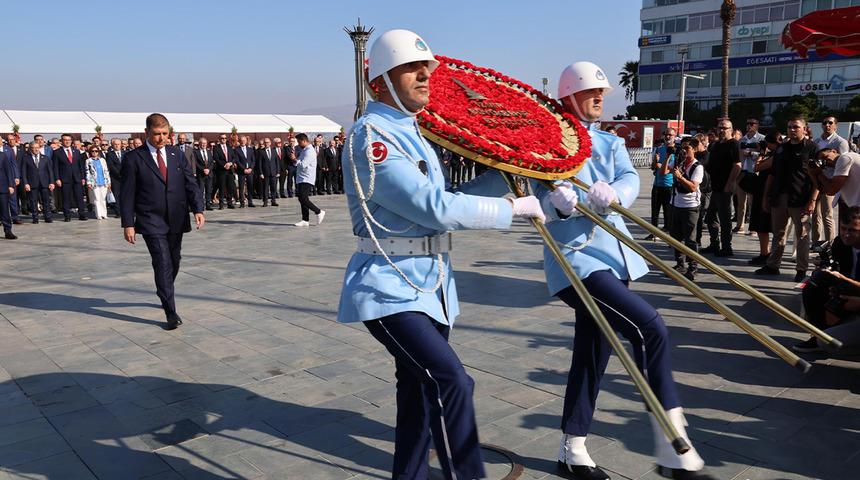 İzmir'de '30 Ağustos Zafer Bayramı' coşkuyla kutlandı