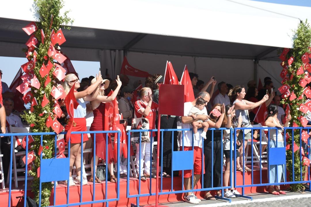 İzmir de 30 Ağustos Zafer Bayramı coşkuyla kutlandı 1