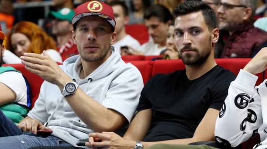  Galatasaray'da futbolcular ve taraftar arasında kriz