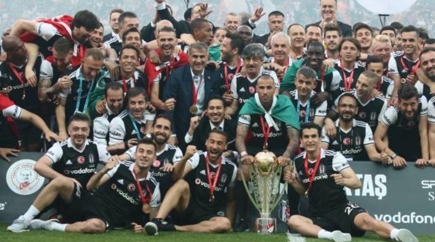 Şampiyon Beşiktaş, 15. şampiyonluk kupasını aldı