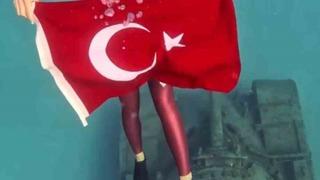 Şahika Ercümen, Zafer Bayramı’nda Kaş’ta tanka dalış yaptı