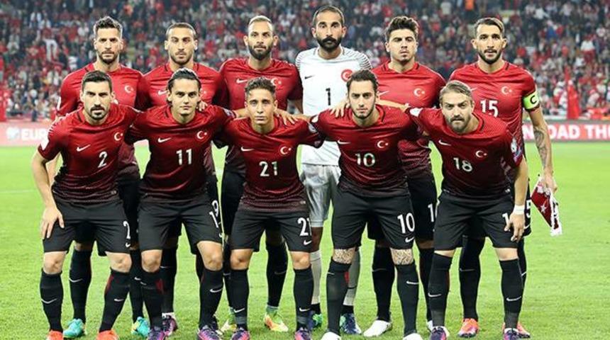 Şener &Ouml;zbayraklı aday kadrodan &ccedil;ıkarıldı