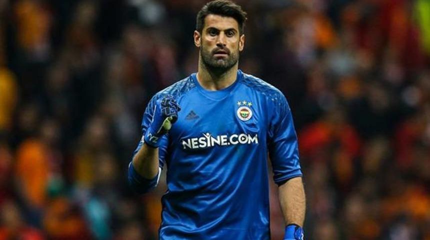 Fenerbahçe'de ilk imza Volkan Demirel'den