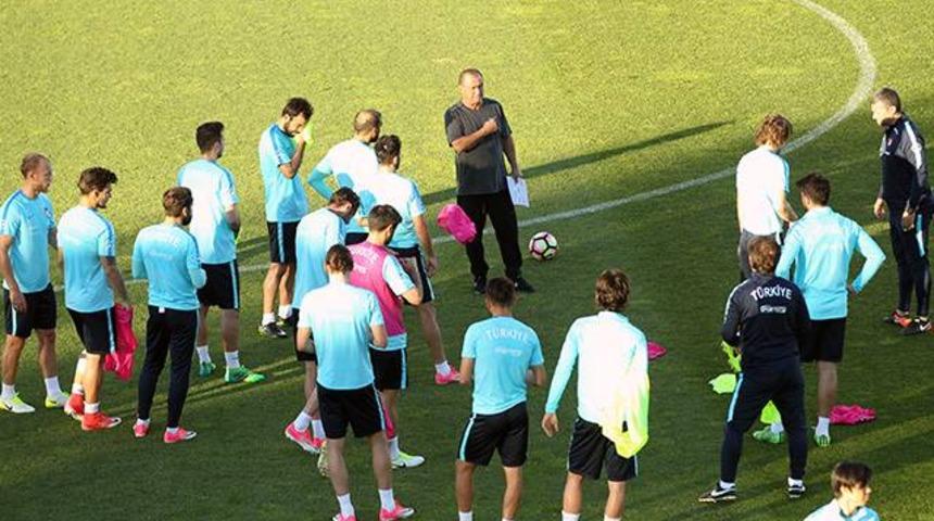 Fatih Terim Kosova ma&ccedil;ı 11'ini denedi