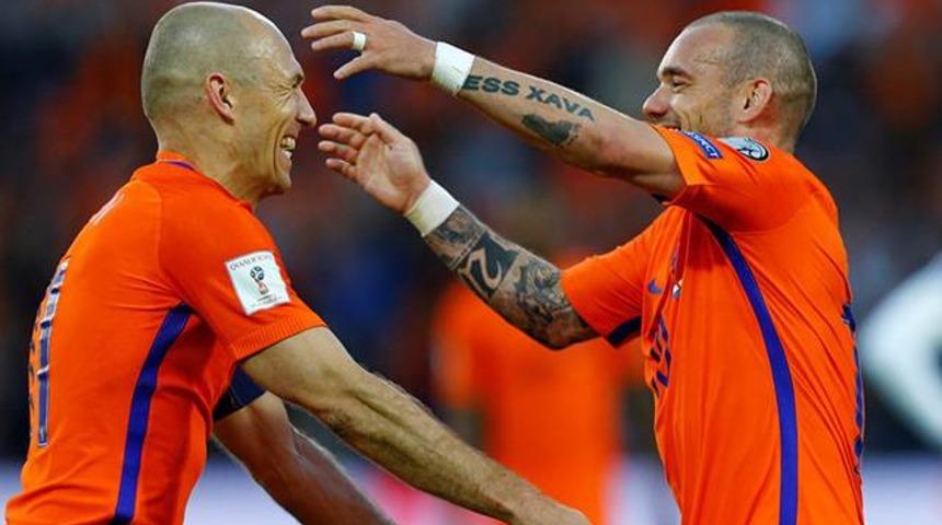 Sneijder Hollanda tarihine geçmeyi başardı
