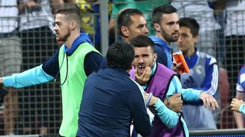  Bosna'da yumruklar konuştu! Oyuncunun dişi kırıldı