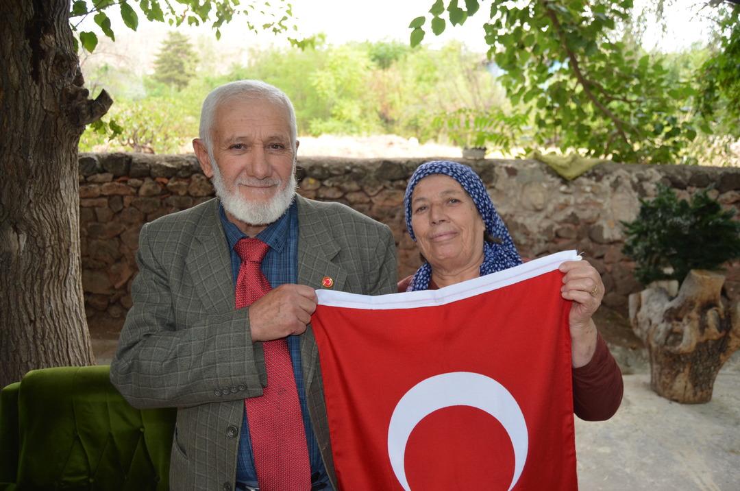 Atatürk e benzeyen sesi ile tanınıyor: Emekli postacı Onuncu Yıl Nutku nu okudu! 1