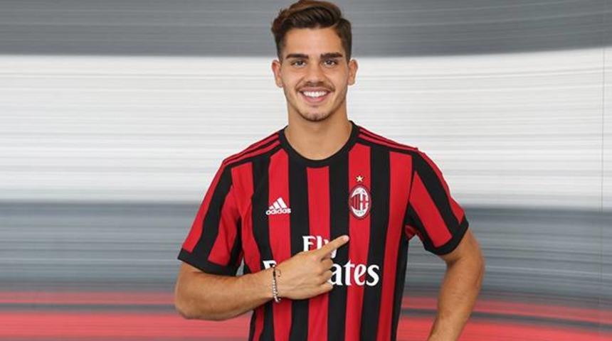 Milan Andre Silva'yı kadrosuna kattı