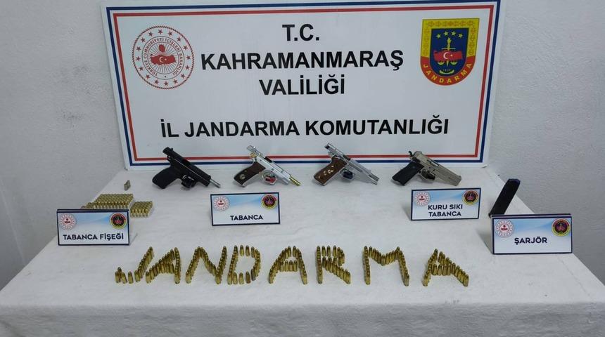 Kahramanmaraş'ta düğünde silahla havaya ateş açan 3 şüpheli yakalandı