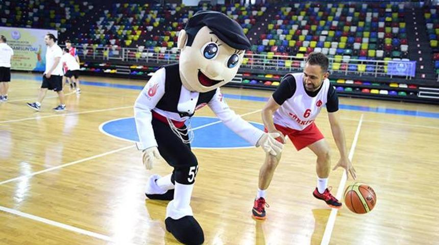 Olimpiyat maskotu &Ccedil;akır ilgi odağı oldu