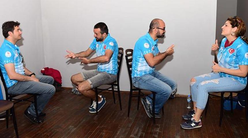 G&ouml;n&uuml;ll&uuml;ler engelleri aşmaya hazır