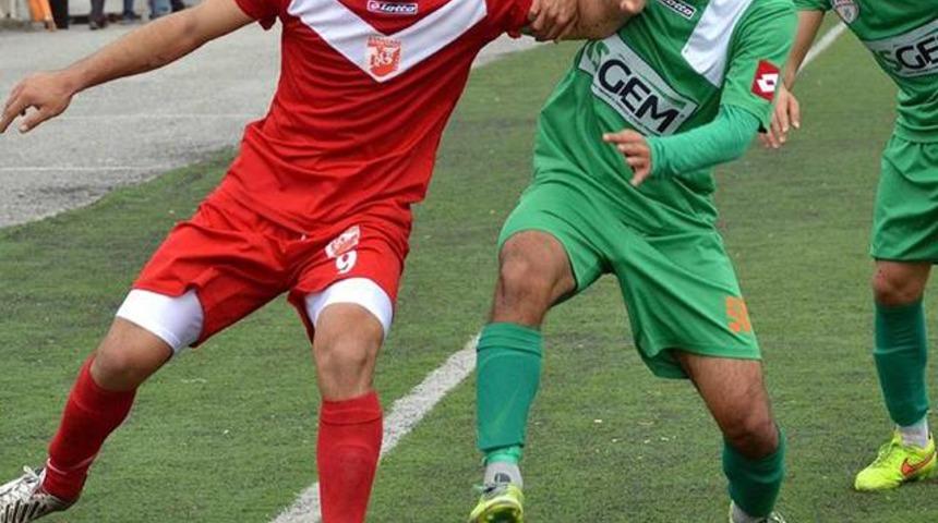 Eski futbolcu Turgay Arı otel odasında &ouml;l&uuml; bulundu