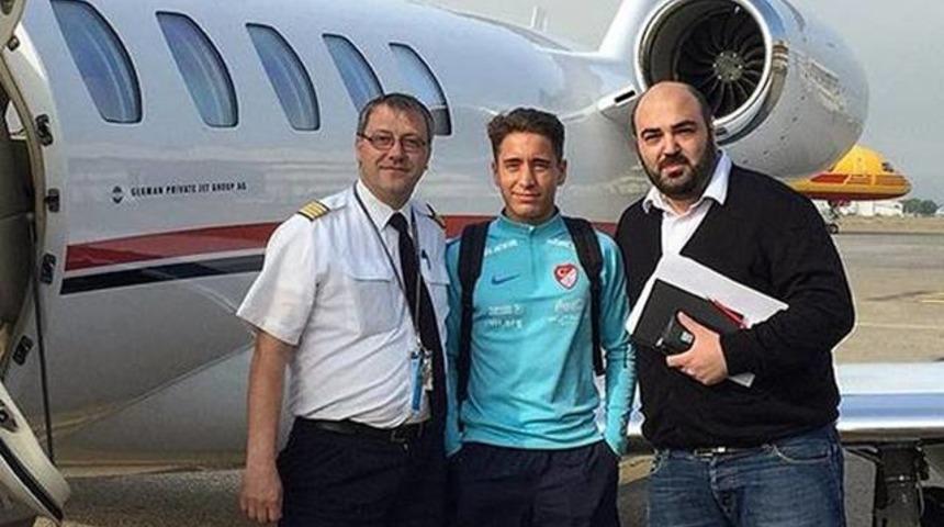 Emre Mor menajeri Muzzi &Ouml;zcan'la birlikte İstanbul'a geliyor