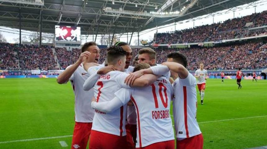 UEFA kural tanımadı! &Ccedil;ifte standart