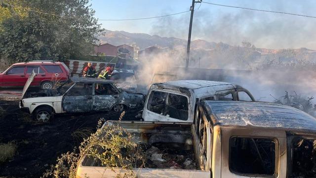 Yediemin deposunda yangın çıktı, 5 otomobil 30 motosiklet yandı