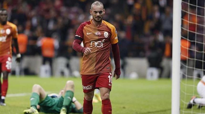 Sneijder'in menajeri Albers Galatasaray y&ouml;netimiyle g&ouml;r&uuml;şecek