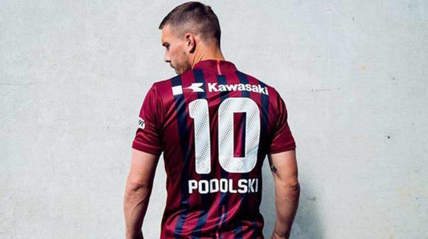Podolski Vissel Kobe formasını giydi