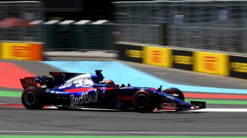 Azerbaycan'da kazanan Ricciardo