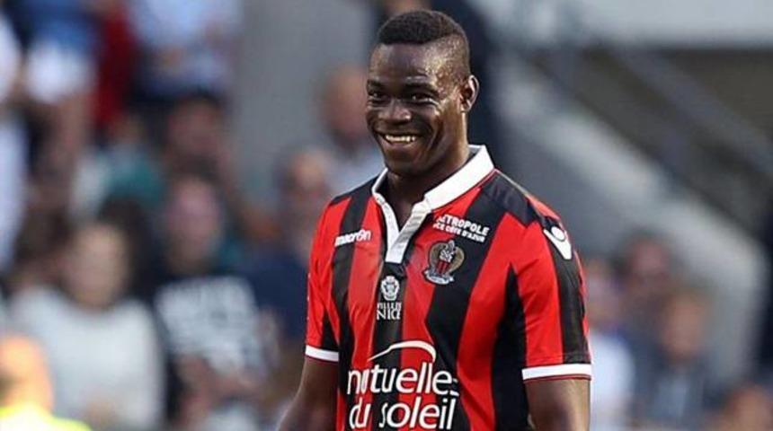 Balotelli Nice'e imzayı attı