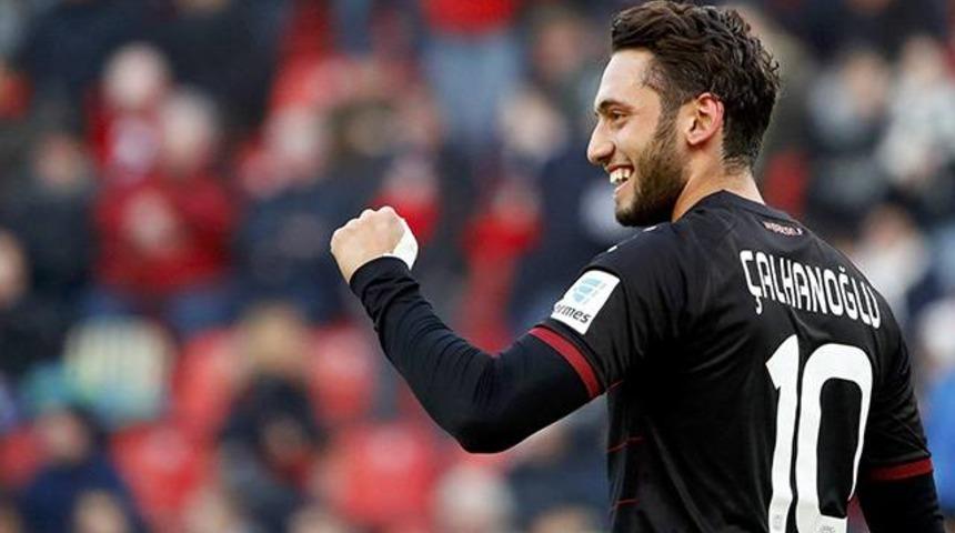 Hakan &Ccedil;alhanoğlu'nu Milan istiyor! Menajeri doğruladı