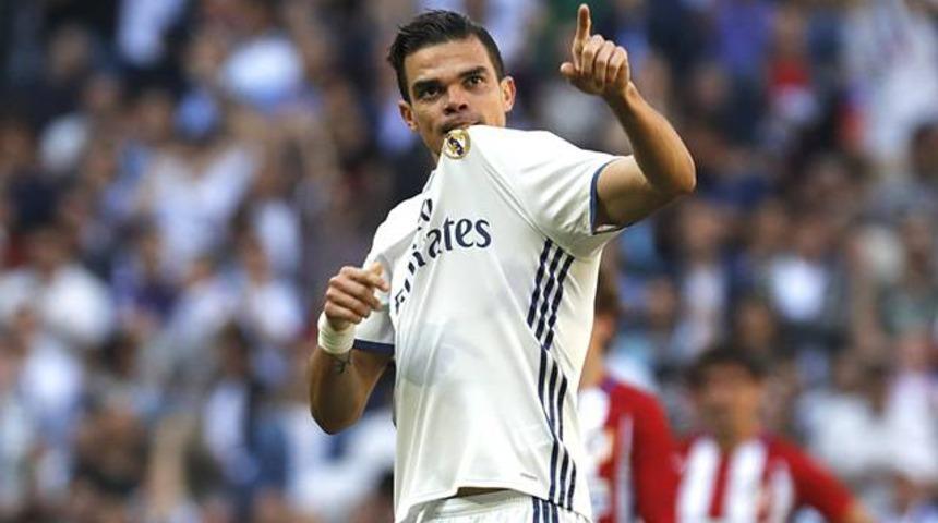 Beşiktaş'a k&ouml;t&uuml; haber! Pepe PSG ile anlaştı