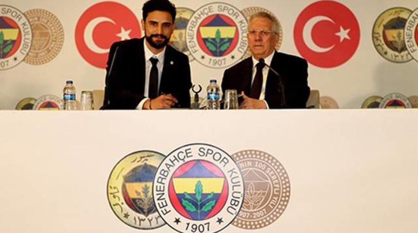 Mehmet Ekici Fenerbah&ccedil;e'yle resmi s&ouml;zleşme imzaladı