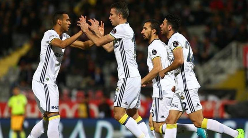 Crystal Palace Robin van Persie'yi istiyor