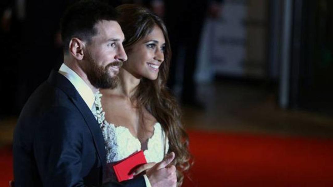 Messi Antonella Roccuzzo ile d&uuml;nya evine girdi