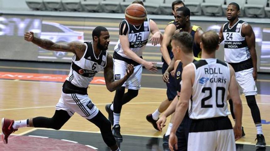 Beşiktaş Sompo Japan Erkan Veyseloğlu, Earl Clark ve DJ Strawberry'yle yeniden anlaştı