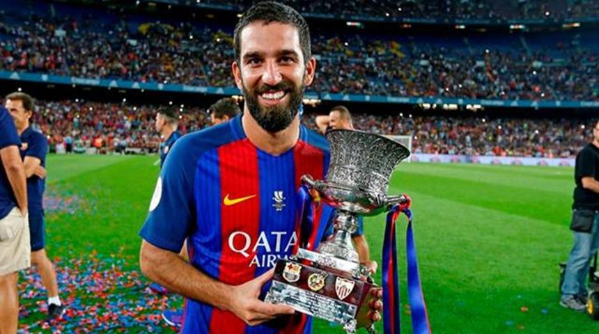 Barcelona Arda Turan'ı yeni sezon kadrosunda d&uuml;ş&uuml;nm&uuml;yor