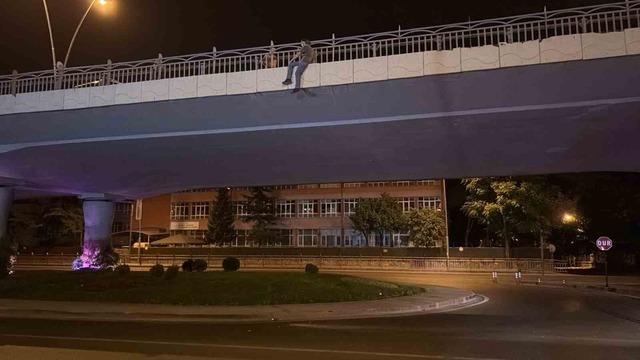 Bir haftada 2 kez intihara kalkışan şahıs ikna edildi 6