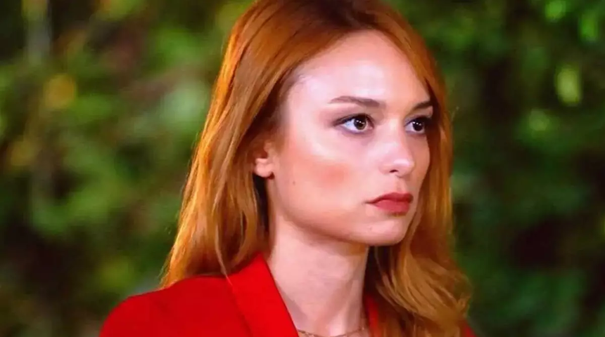 Nilperi Şahinkaya'nın annesi hayatını kaybetti! "Sensiz nasıl devam edeceğim?"