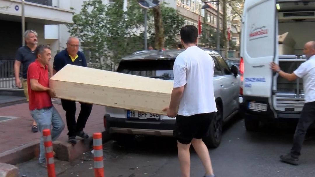 Haber alamayan avukatı ekipleri aradı! Profesör evinde ölü bulundu 1