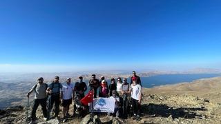 Türk Bayrağı Hazarbaba Dağı zirvesinde dalgalandı