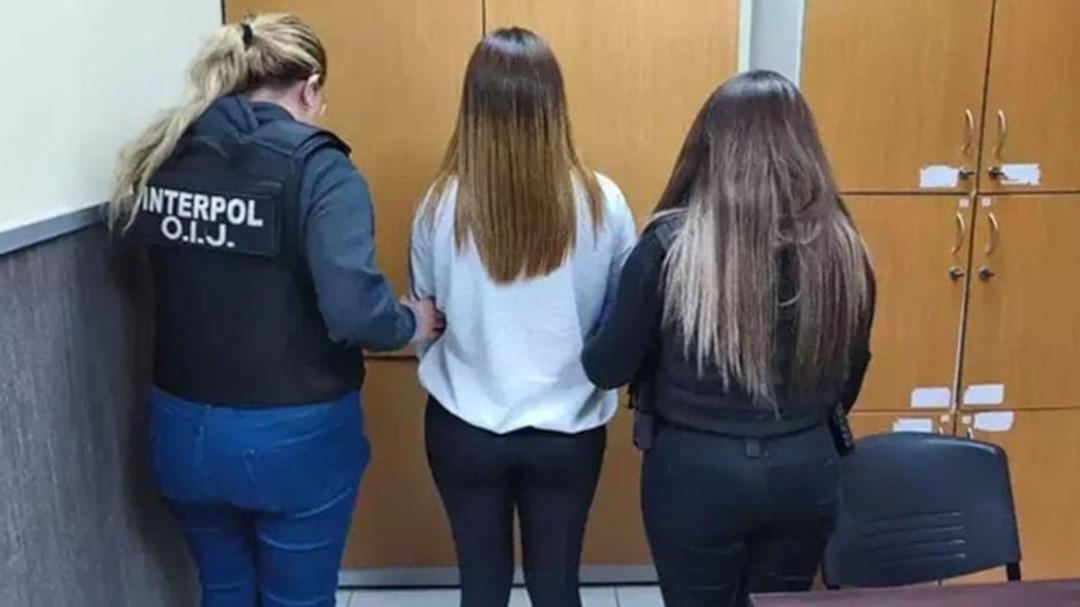 Bir dönem Trabzonspor forması giyen Fabian Castillo nun eşi Ojeda Avila Interpol tarafından tutuklandı! Kuyumcu soygunu sonrası ağırlaştırılmış ceza iddiaları... 1